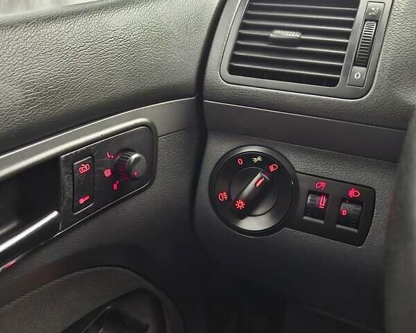 Серый Фольксваген Туран, объемом двигателя 1.6 л и пробегом 207 тыс. км за 5700 $, фото 18 на Automoto.ua