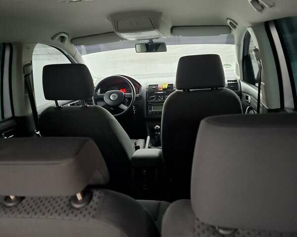 Серый Фольксваген Туран, объемом двигателя 1.6 л и пробегом 207 тыс. км за 5700 $, фото 17 на Automoto.ua