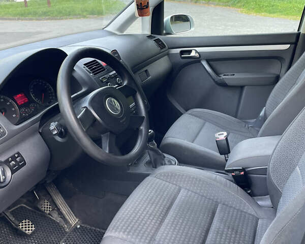 Серый Фольксваген Туран, объемом двигателя 1.98 л и пробегом 231 тыс. км за 4450 $, фото 13 на Automoto.ua