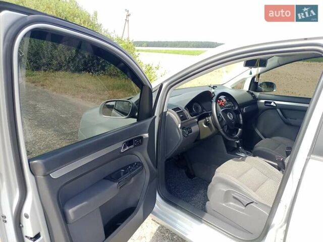 Серый Фольксваген Туран, объемом двигателя 1.6 л и пробегом 171 тыс. км за 6250 $, фото 15 на Automoto.ua