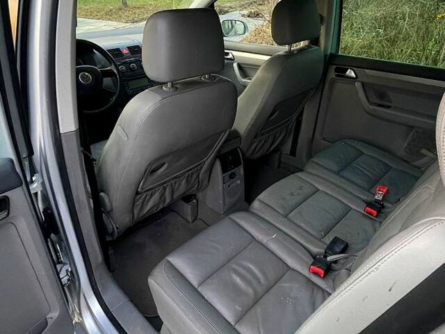 Сірий Фольксваген Туран, об'ємом двигуна 2 л та пробігом 300 тис. км за 2700 $, фото 11 на Automoto.ua