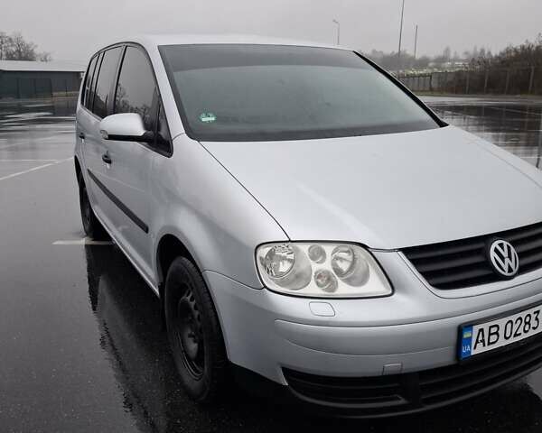 Серый Фольксваген Туран, объемом двигателя 1.6 л и пробегом 207 тыс. км за 5700 $, фото 4 на Automoto.ua