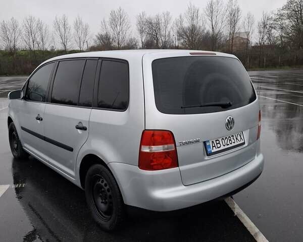 Серый Фольксваген Туран, объемом двигателя 1.6 л и пробегом 207 тыс. км за 5700 $, фото 7 на Automoto.ua