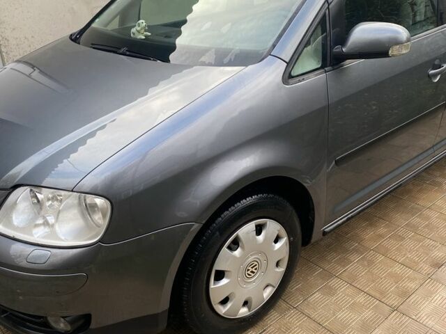 Серый Фольксваген Туран, объемом двигателя 1.6 л и пробегом 320 тыс. км за 5500 $, фото 4 на Automoto.ua