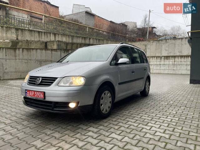 Серый Фольксваген Туран, объемом двигателя 1.6 л и пробегом 258 тыс. км за 5350 $, фото 1 на Automoto.ua