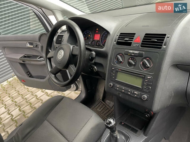 Серый Фольксваген Туран, объемом двигателя 1.6 л и пробегом 258 тыс. км за 5350 $, фото 23 на Automoto.ua