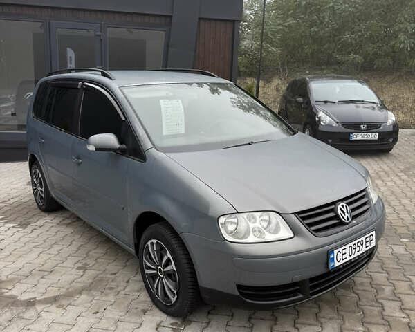 Серый Фольксваген Туран, объемом двигателя 1.9 л и пробегом 275 тыс. км за 5800 $, фото 7 на Automoto.ua