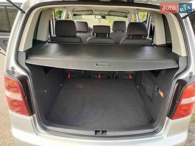 Серый Фольксваген Туран, объемом двигателя 1.6 л и пробегом 171 тыс. км за 6250 $, фото 31 на Automoto.ua