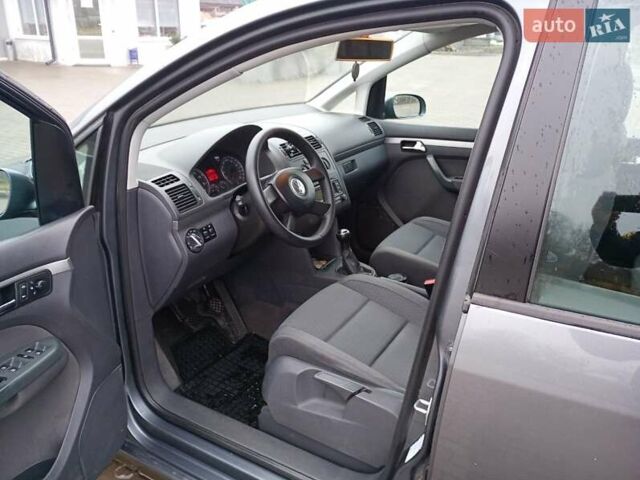 Серый Фольксваген Туран, объемом двигателя 1.6 л и пробегом 238 тыс. км за 4299 $, фото 8 на Automoto.ua