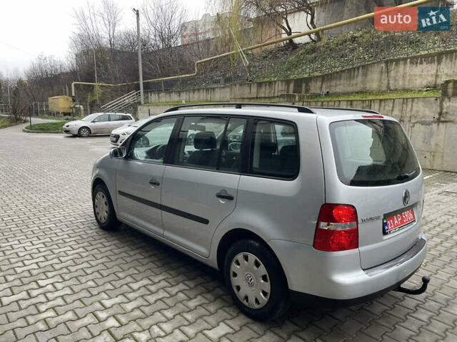 Серый Фольксваген Туран, объемом двигателя 1.6 л и пробегом 258 тыс. км за 5350 $, фото 11 на Automoto.ua