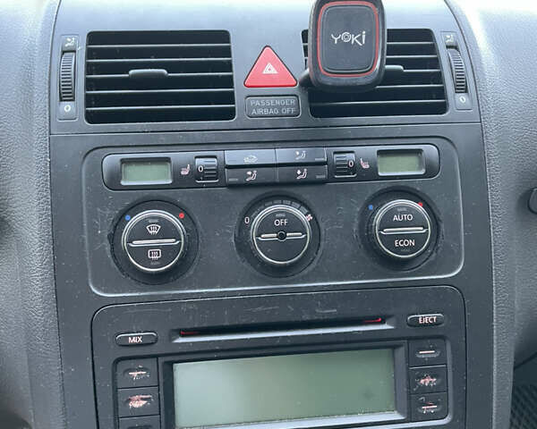 Серый Фольксваген Туран, объемом двигателя 1.98 л и пробегом 231 тыс. км за 4450 $, фото 15 на Automoto.ua