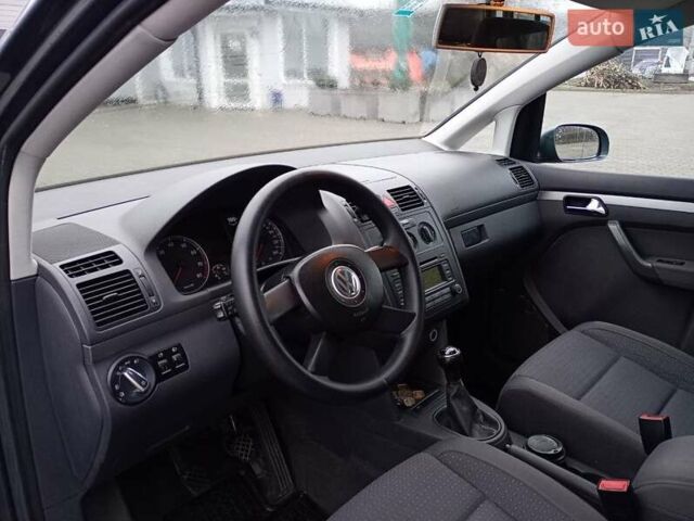 Серый Фольксваген Туран, объемом двигателя 1.6 л и пробегом 238 тыс. км за 4299 $, фото 10 на Automoto.ua