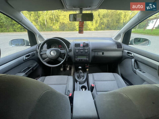 Серый Фольксваген Туран, объемом двигателя 1.98 л и пробегом 231 тыс. км за 4450 $, фото 12 на Automoto.ua