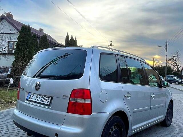 Сірий Фольксваген Туран, об'ємом двигуна 2 л та пробігом 300 тис. км за 2700 $, фото 5 на Automoto.ua