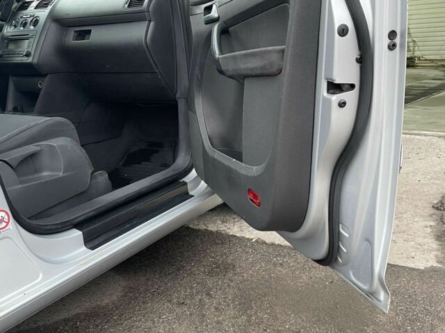 Сірий Фольксваген Туран, об'ємом двигуна 1.9 л та пробігом 330 тис. км за 2300 $, фото 4 на Automoto.ua