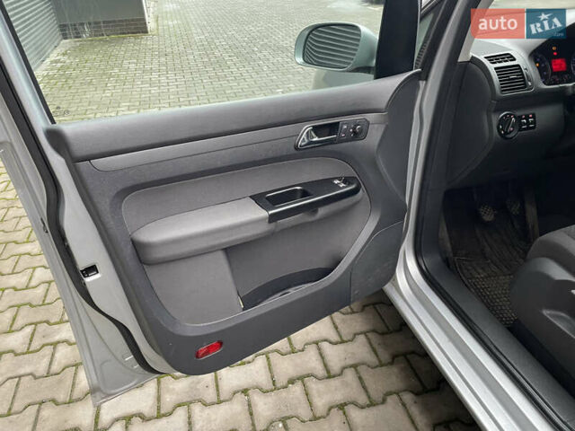 Серый Фольксваген Туран, объемом двигателя 1.6 л и пробегом 258 тыс. км за 5350 $, фото 18 на Automoto.ua