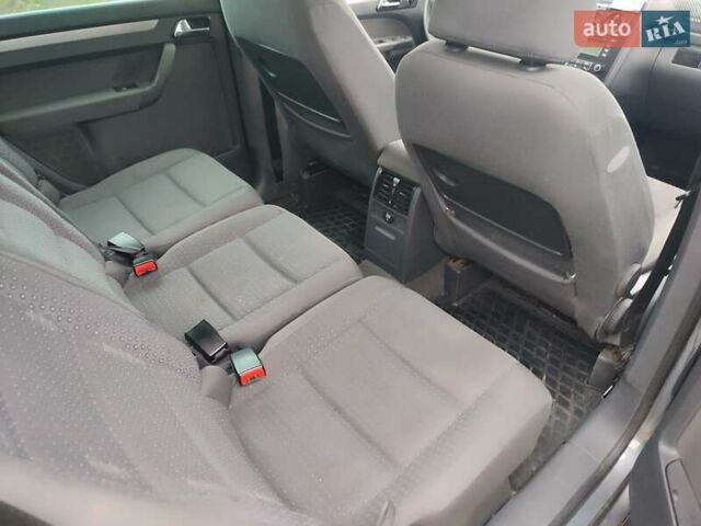 Серый Фольксваген Туран, объемом двигателя 1.98 л и пробегом 240 тыс. км за 4900 $, фото 24 на Automoto.ua