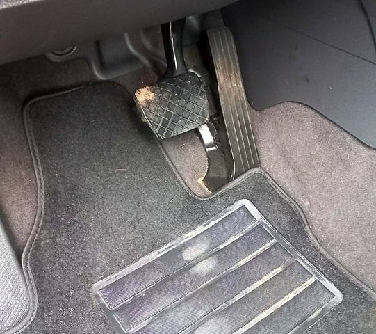 Сірий Фольксваген Туран, об'ємом двигуна 1.6 л та пробігом 199 тис. км за 5900 $, фото 5 на Automoto.ua