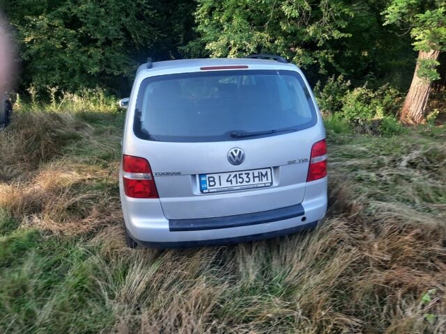 Серый Фольксваген Туран, объемом двигателя 2 л и пробегом 300 тыс. км за 4800 $, фото 2 на Automoto.ua