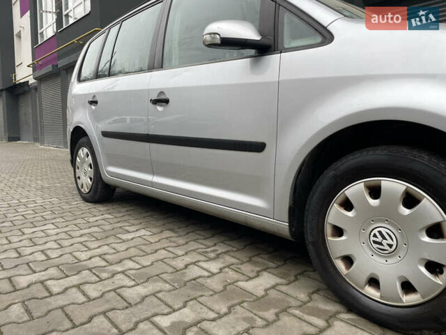 Серый Фольксваген Туран, объемом двигателя 1.6 л и пробегом 258 тыс. км за 5350 $, фото 9 на Automoto.ua