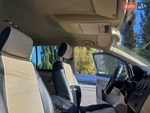 Серый Фольксваген Туран, объемом двигателя 2 л и пробегом 358 тыс. км за 4500 $, фото 33 на Automoto.ua