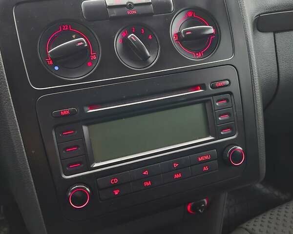 Серый Фольксваген Туран, объемом двигателя 1.6 л и пробегом 207 тыс. км за 5700 $, фото 20 на Automoto.ua