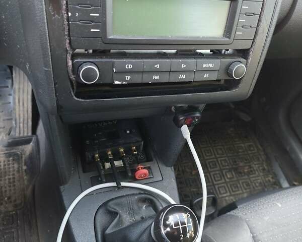 Серый Фольксваген Туран, объемом двигателя 2 л и пробегом 378 тыс. км за 2600 $, фото 10 на Automoto.ua