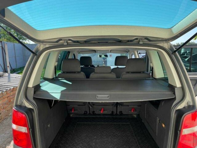 Серый Фольксваген Туран, объемом двигателя 1.6 л и пробегом 3 тыс. км за 5450 $, фото 6 на Automoto.ua