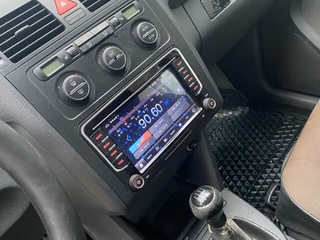 Серый Фольксваген Туран, объемом двигателя 1.6 л и пробегом 320 тыс. км за 5500 $, фото 15 на Automoto.ua