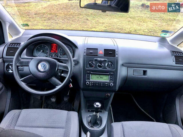Серый Фольксваген Туран, объемом двигателя 1.9 л и пробегом 300 тыс. км за 5300 $, фото 7 на Automoto.ua