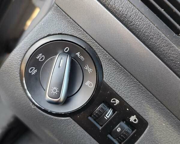 Серый Фольксваген Туран, объемом двигателя 2 л и пробегом 378 тыс. км за 2600 $, фото 20 на Automoto.ua