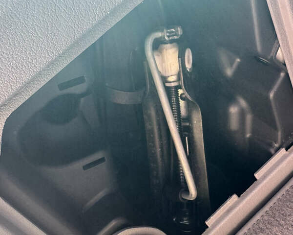 Серый Фольксваген Туран, объемом двигателя 1.6 л и пробегом 187 тыс. км за 7100 $, фото 27 на Automoto.ua