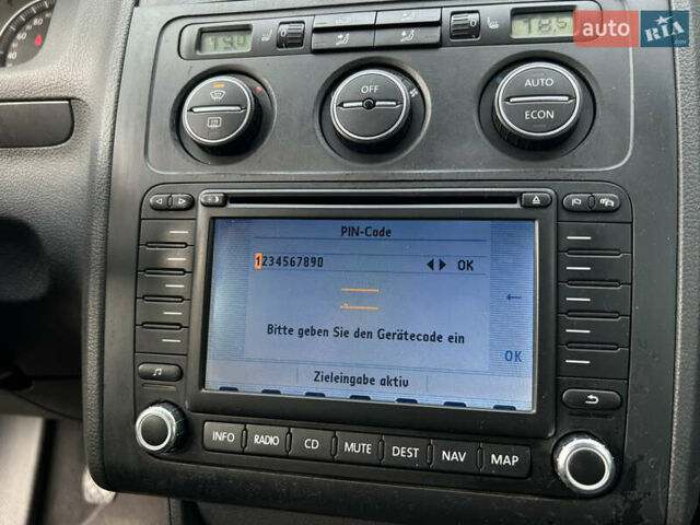 Серый Фольксваген Туран, объемом двигателя 1.6 л и пробегом 230 тыс. км за 5790 $, фото 8 на Automoto.ua