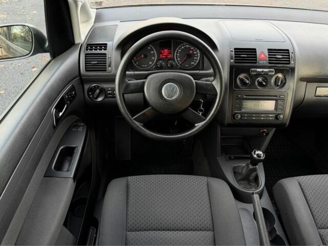 Серый Фольксваген Туран, объемом двигателя 1.6 л и пробегом 223 тыс. км за 6300 $, фото 13 на Automoto.ua