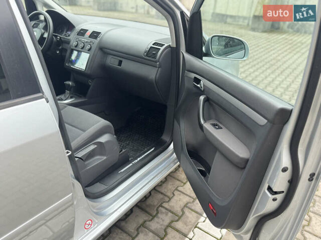 Сірий Фольксваген Туран, об'ємом двигуна 1.6 л та пробігом 262 тис. км за 5500 $, фото 12 на Automoto.ua