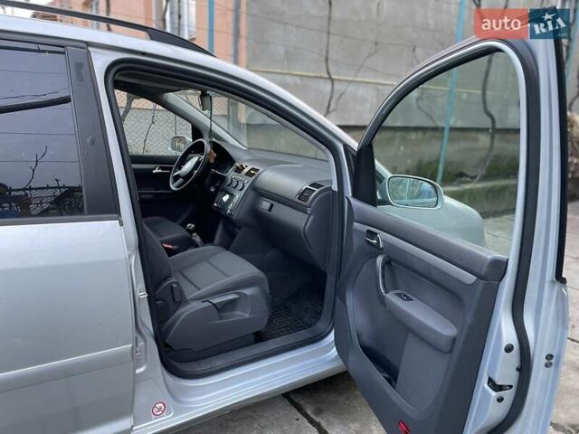 Серый Фольксваген Туран, объемом двигателя 1.9 л и пробегом 256 тыс. км за 6100 $, фото 8 на Automoto.ua