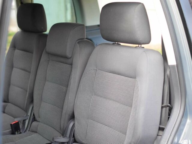 Серый Фольксваген Туран, объемом двигателя 2 л и пробегом 370 тыс. км за 4950 $, фото 20 на Automoto.ua