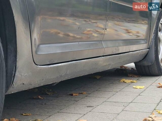 Серый Фольксваген Туран, объемом двигателя 2 л и пробегом 330 тыс. км за 5300 $, фото 15 на Automoto.ua