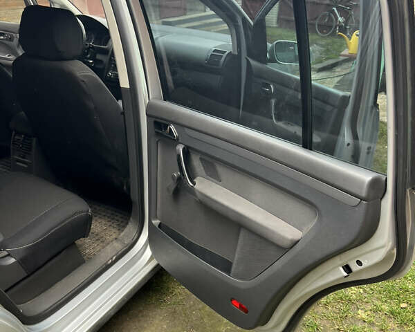 Серый Фольксваген Туран, объемом двигателя 1.9 л и пробегом 306 тыс. км за 5800 $, фото 13 на Automoto.ua