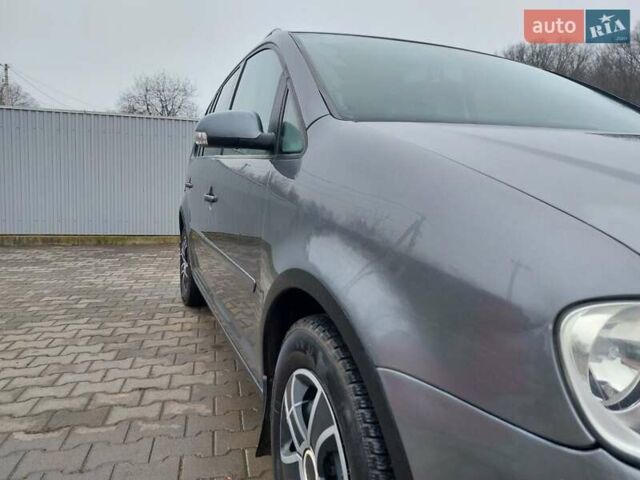 Серый Фольксваген Туран, объемом двигателя 1.97 л и пробегом 320 тыс. км за 6200 $, фото 5 на Automoto.ua