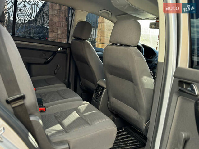 Серый Фольксваген Туран, объемом двигателя 1.9 л и пробегом 205 тыс. км за 5600 $, фото 21 на Automoto.ua