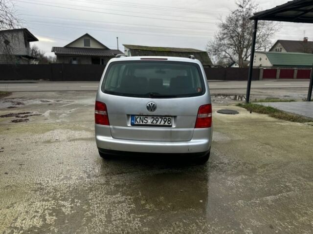 Серый Фольксваген Туран, объемом двигателя 1.9 л и пробегом 400 тыс. км за 2700 $, фото 2 на Automoto.ua