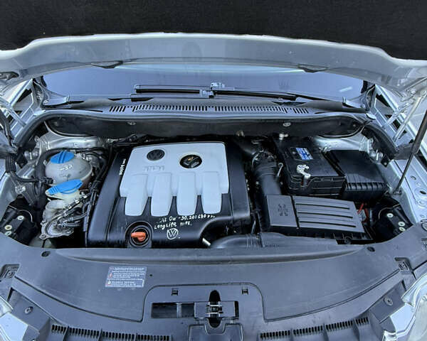 Серый Фольксваген Туран, объемом двигателя 1.97 л и пробегом 290 тыс. км за 5100 $, фото 22 на Automoto.ua