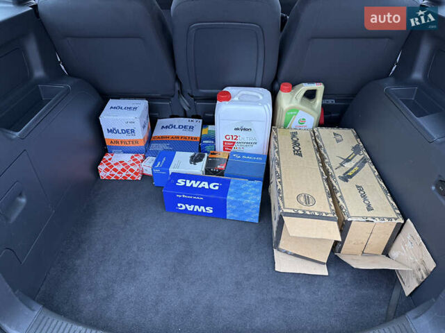 Серый Фольксваген Туран, объемом двигателя 1.6 л и пробегом 213 тыс. км за 6900 $, фото 52 на Automoto.ua