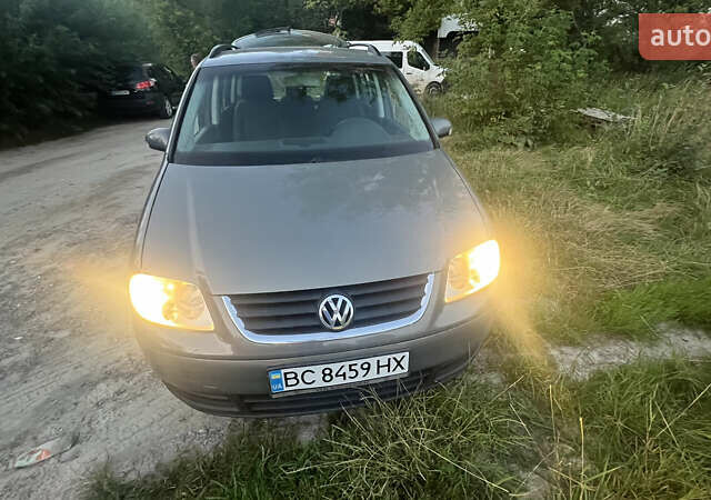 Серый Фольксваген Туран, объемом двигателя 1.9 л и пробегом 295 тыс. км за 5700 $, фото 18 на Automoto.ua