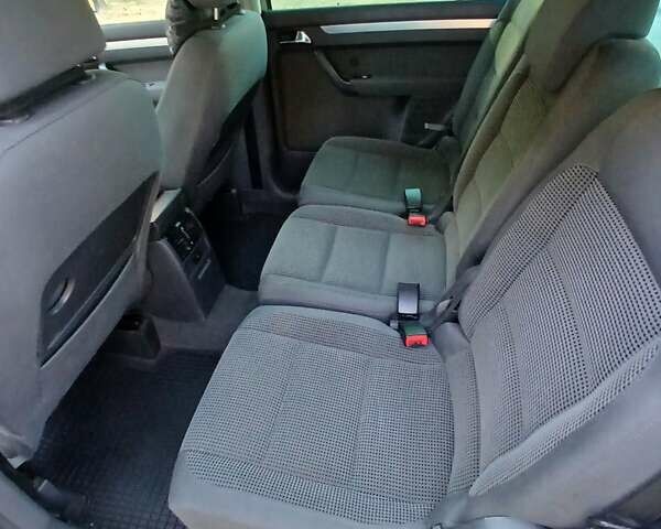 Сірий Фольксваген Туран, об'ємом двигуна 1.6 л та пробігом 235 тис. км за 5900 $, фото 6 на Automoto.ua