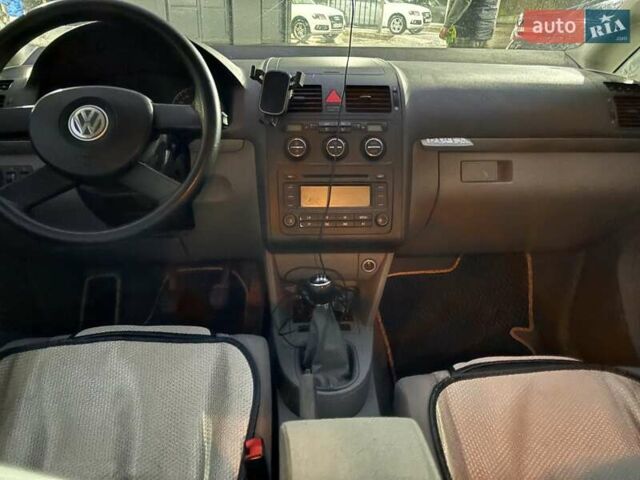 Серый Фольксваген Туран, объемом двигателя 2 л и пробегом 214 тыс. км за 6600 $, фото 30 на Automoto.ua