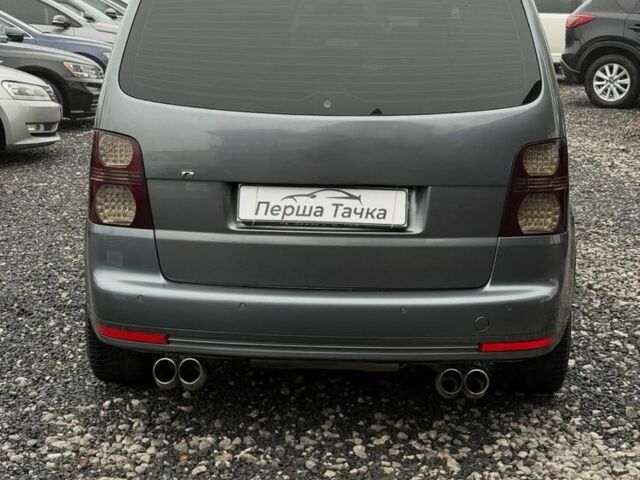 Серый Фольксваген Туран, объемом двигателя 2 л и пробегом 300 тыс. км за 7500 $, фото 5 на Automoto.ua