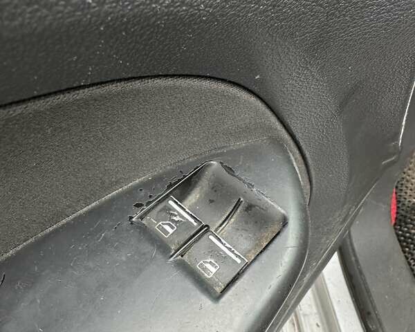 Серый Фольксваген Туран, объемом двигателя 1.6 л и пробегом 338 тыс. км за 5500 $, фото 18 на Automoto.ua