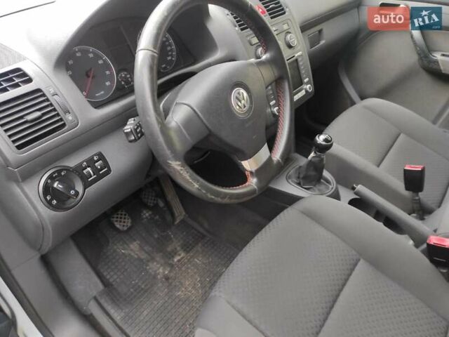 Серый Фольксваген Туран, объемом двигателя 1.6 л и пробегом 220 тыс. км за 5550 $, фото 7 на Automoto.ua